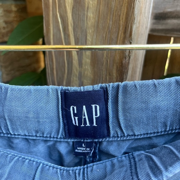 2 Pack GAP Gray/Blue Cargo Shorts with Relaxed Fit - Picture 5 of 7